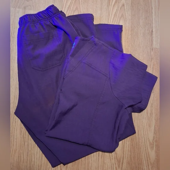 Wonder Wink Vibrant Purple Scrub Set - Picture 1 of 9